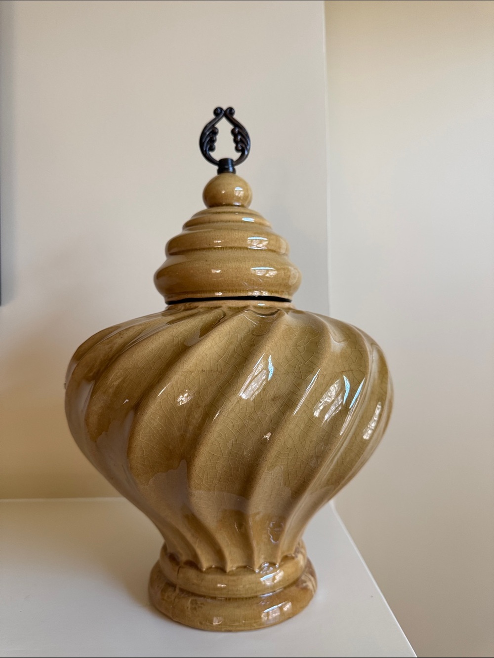 Ceramic Lidded Ginger Jar in Warm Honey Tan